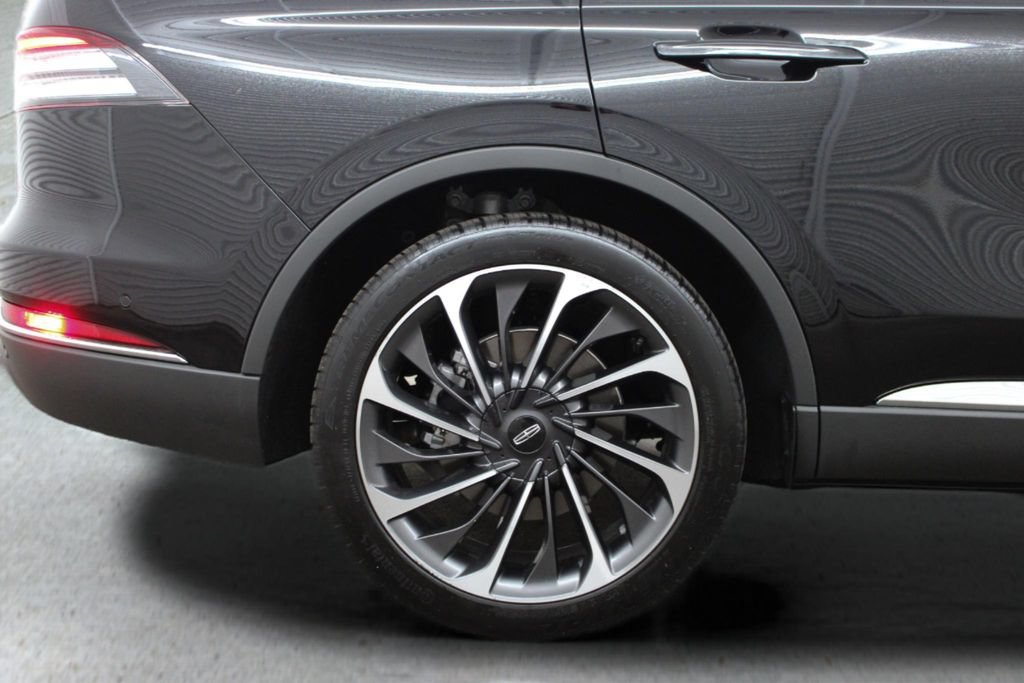 Used 2020 Lincoln Aviator Reserve w/ Equipment Group 202A AWD/4WD image 12