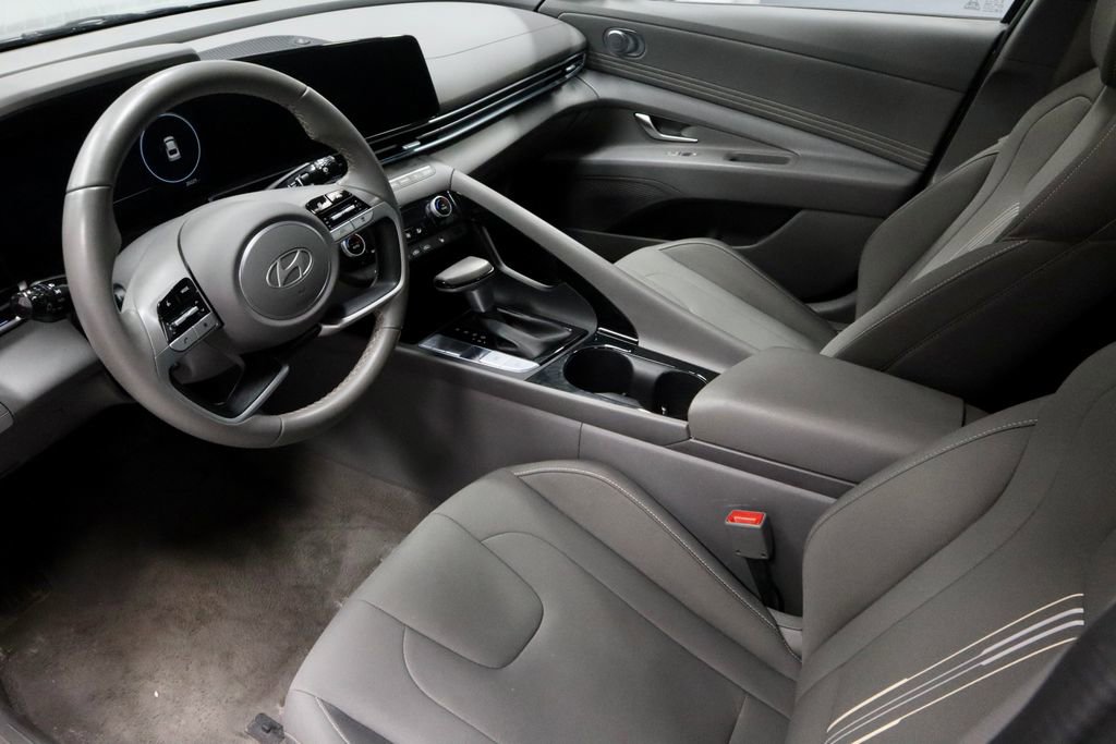 Certified 2025 Hyundai Elantra SEL image 29