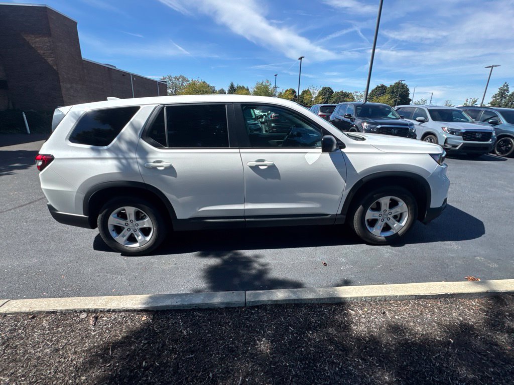 Certified 2024 Honda Pilot LX image 5