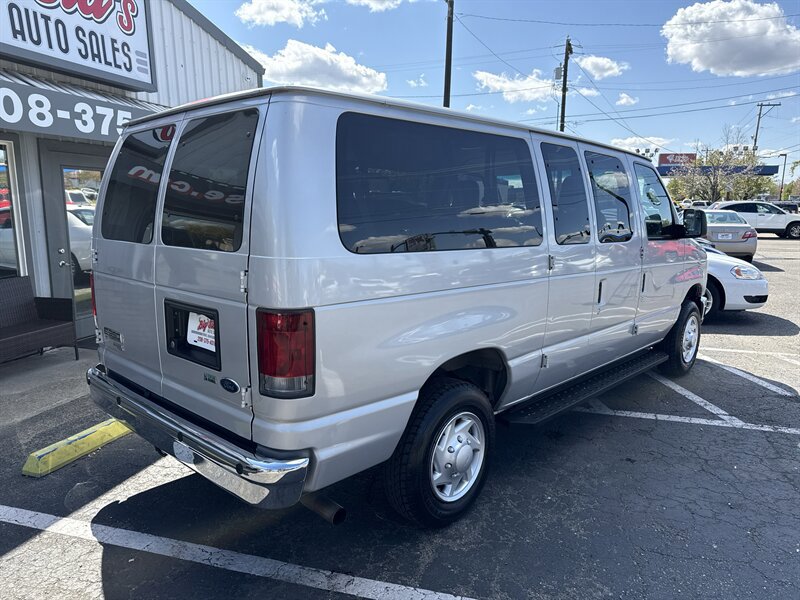 Used 2011 Ford E-350 and Econoline 350 XLT RWD image 4