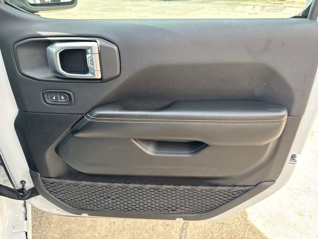 Used 2024 Jeep Wrangler Sahara image 25