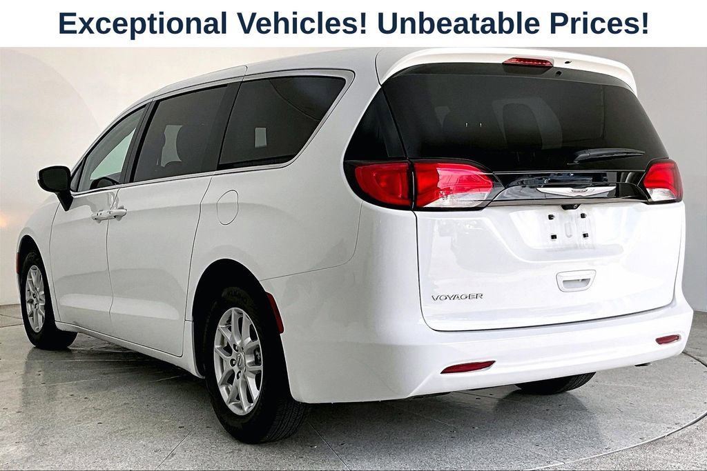 Used 2023 Chrysler Voyager LX FWD image 14