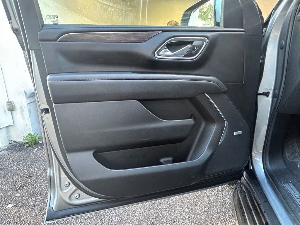 Used 2023 Chevrolet Suburban LT image 34