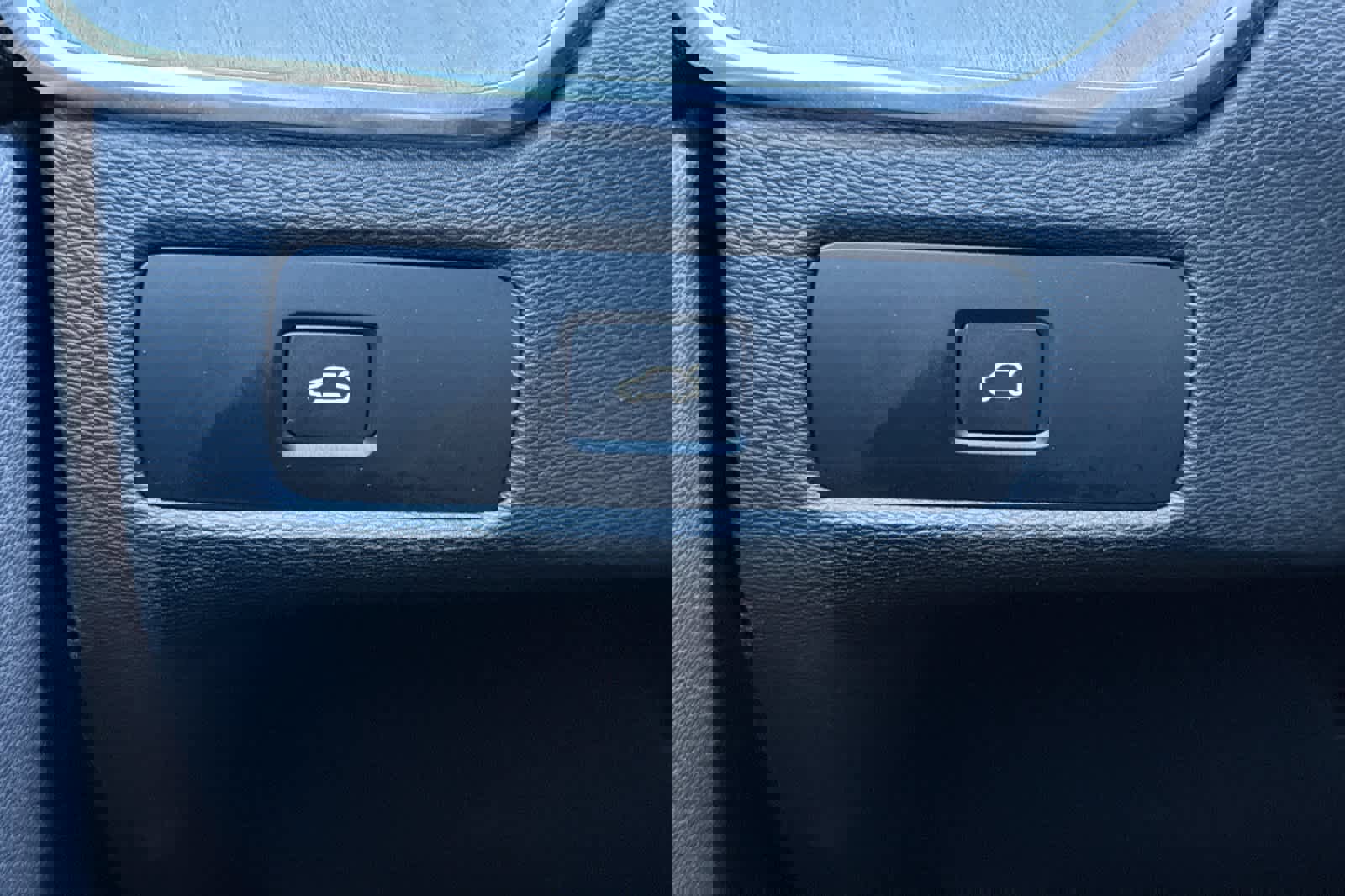 Used 2025 Volvo XC60 B5 Plus image 30