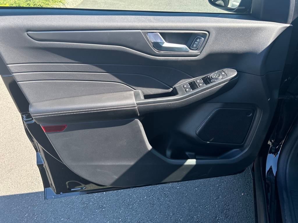 New 2025 Ford Escape SE w/ PHEV Premium Package image 14