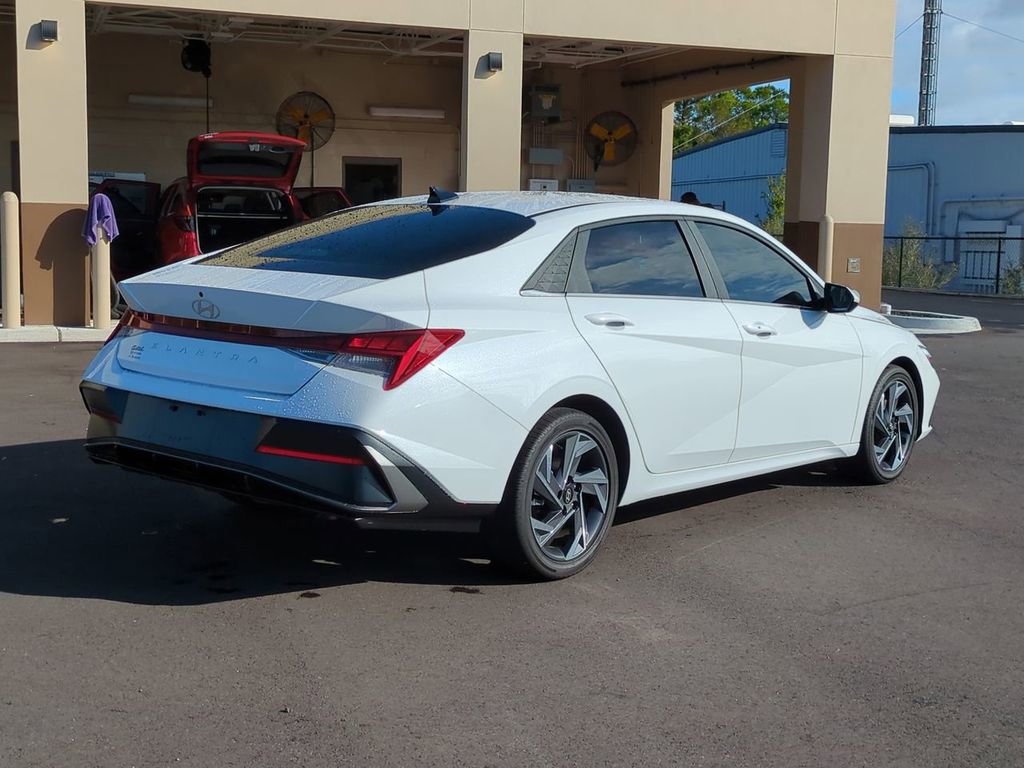 Certified 2025 Hyundai Elantra SEL image 5