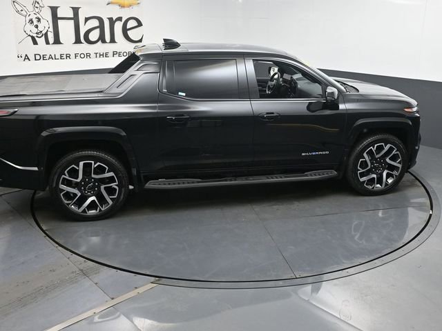 Used 2024 Chevrolet Silverado EV RST AWD/4WD image 38