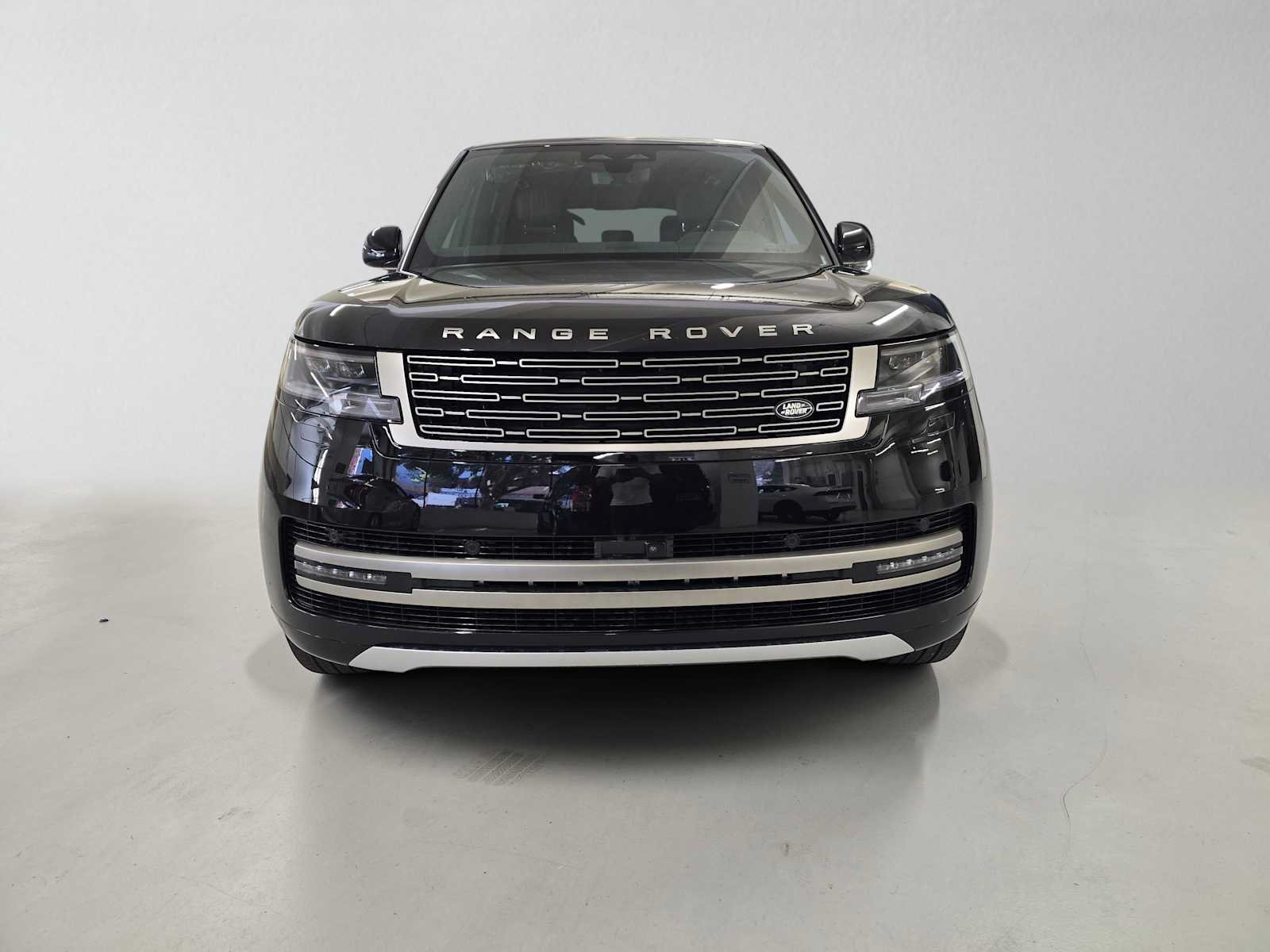 New 2026 Land Rover Range Rover Long Wheelbase SE AWD/4WD image 8