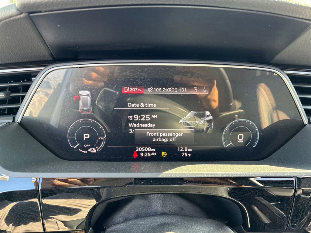 Used 2022 Audi e-tron Premium w/ Convenience Plus Package image 10