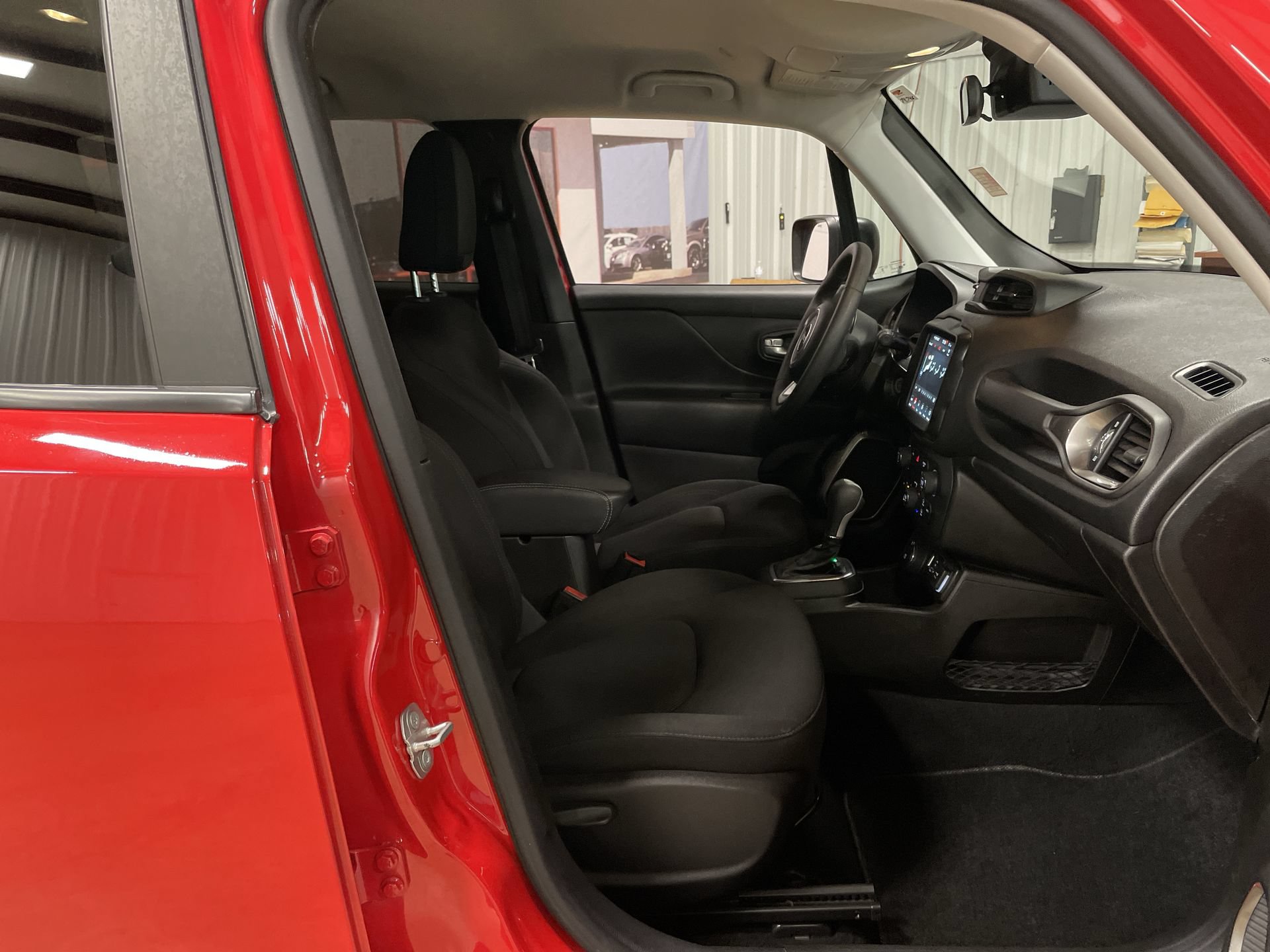Used 2023 Jeep Renegade Latitude AWD/4WD image 26