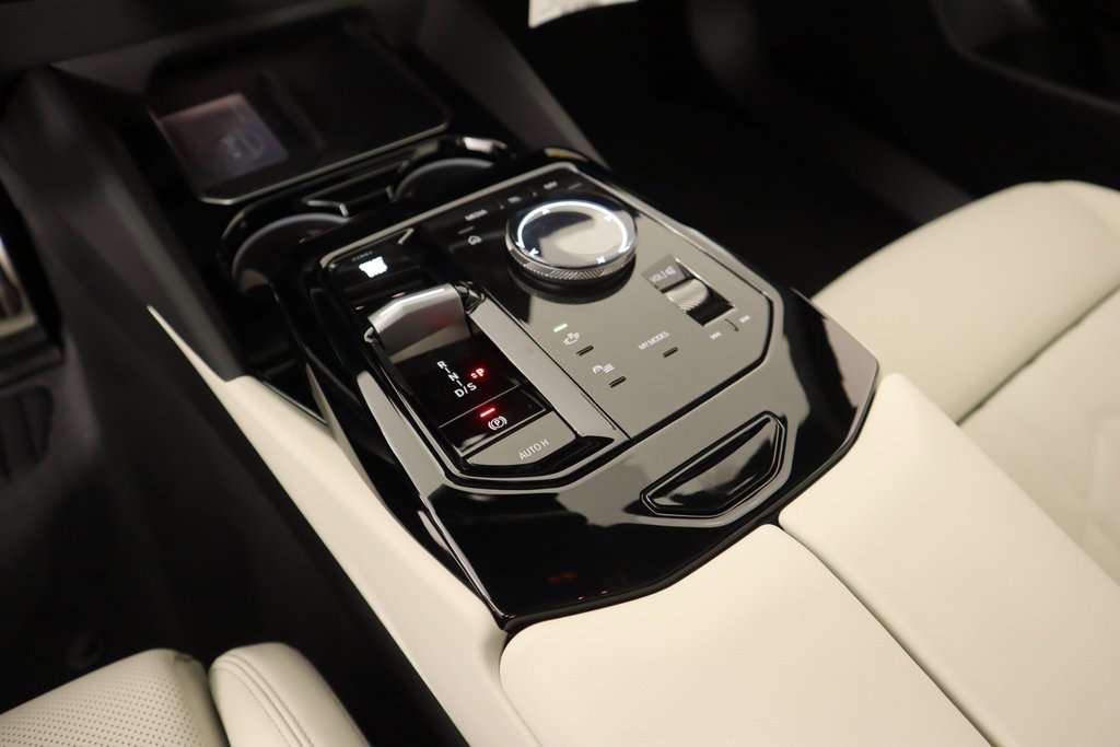 New 2025 BMW 530i xDrive w/ M Sport Package image 9