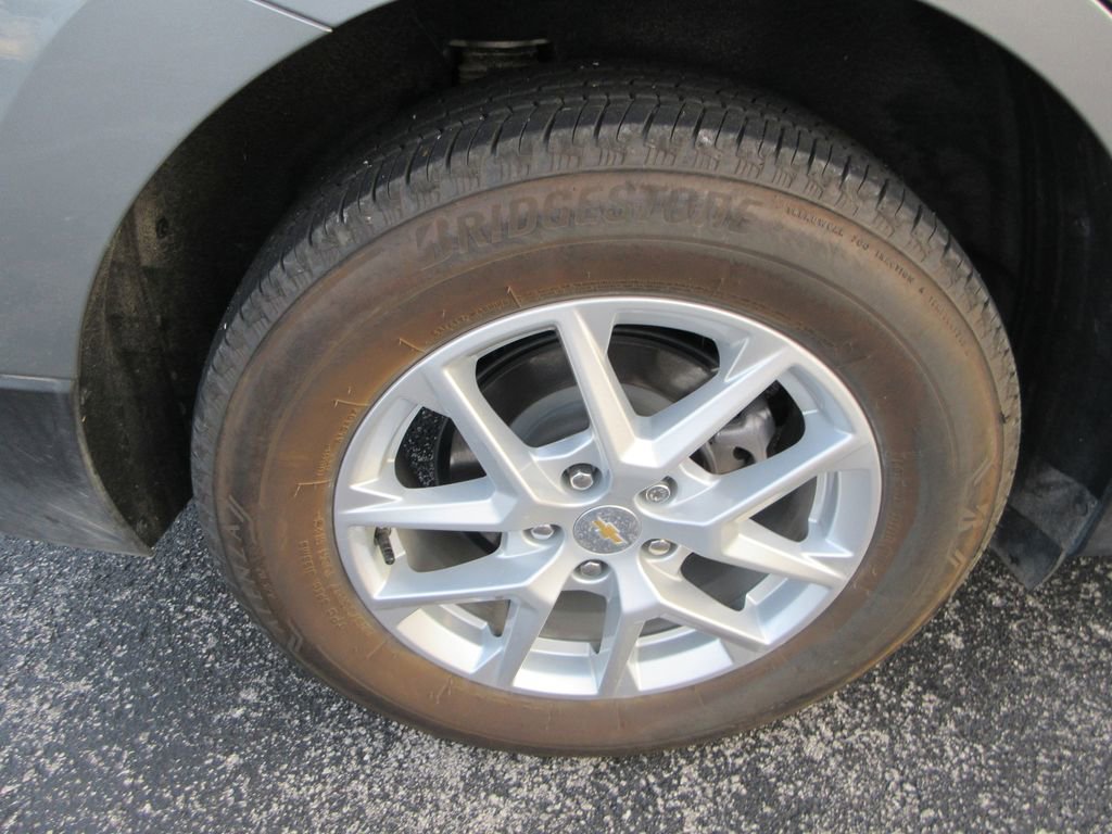 Used 2024 Chevrolet Equinox LT w/ LPO, Floor Liner Package image 9