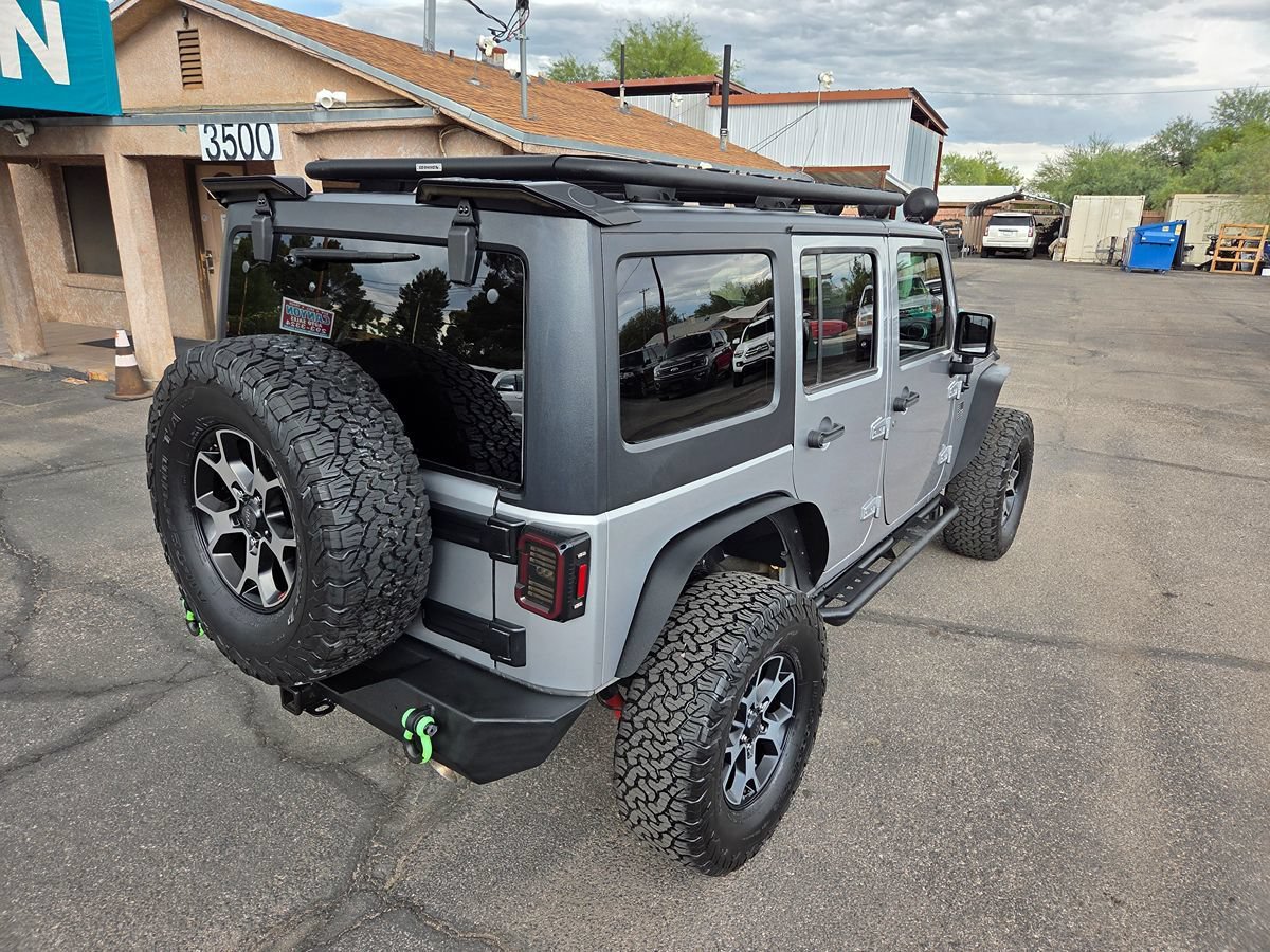 Used 2018 Jeep Wrangler Unlimited Sahara w/ Connectivity Group AWD/4WD image 9