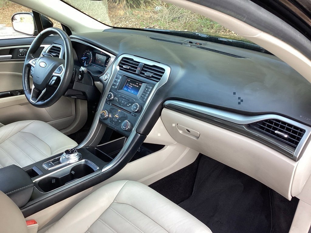 Used 2017 Ford Fusion SE image 26