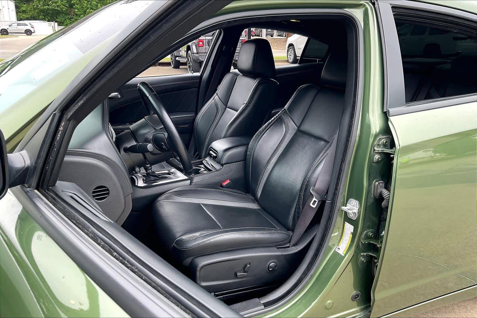 Used 2022 Dodge Charger SXT w/ Plus Group RWD image 8