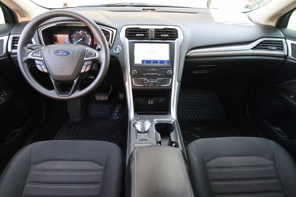 Used 2020 Ford Fusion SE image 9