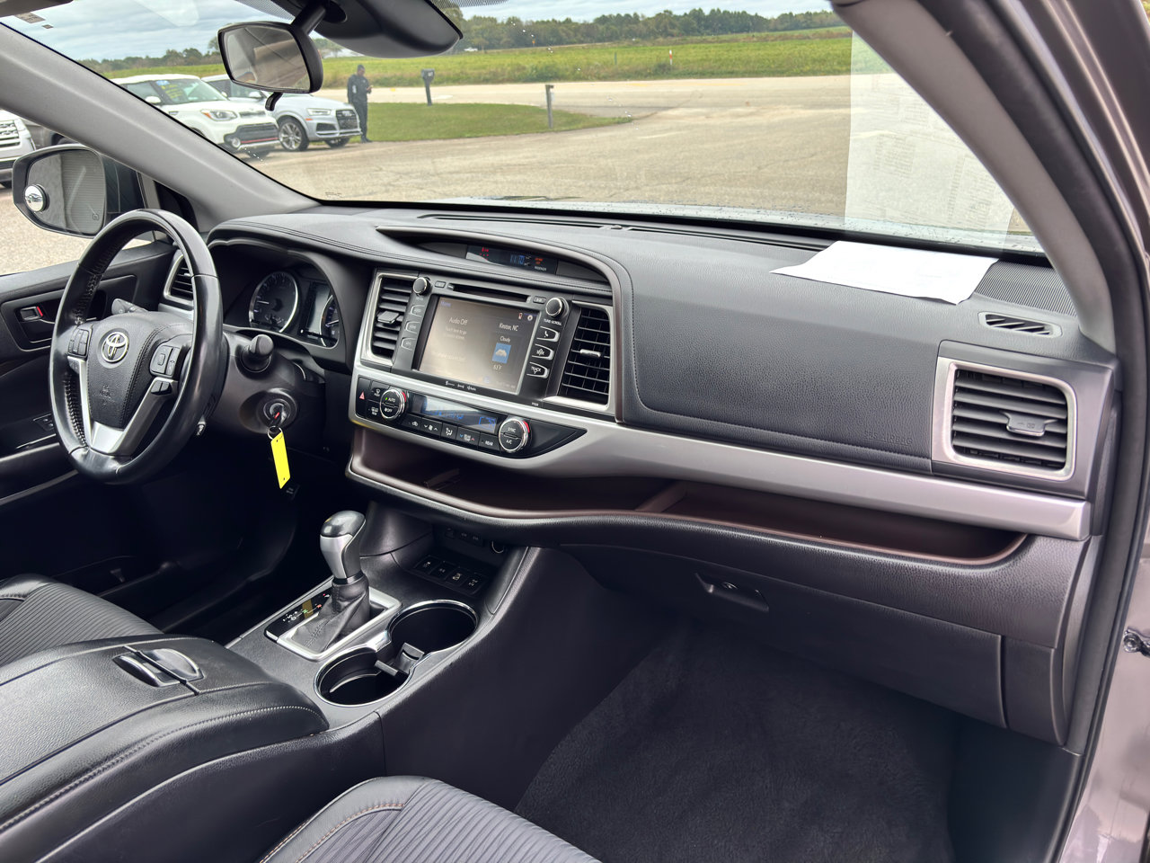 Used 2017 Toyota Highlander Plus image 27
