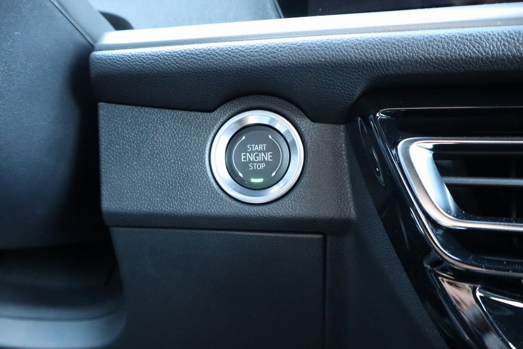 Used 2025 Chevrolet Traverse LT w/ Driver Confidence Package image 13