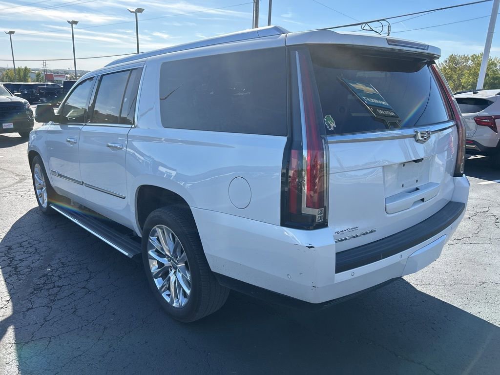 Used 2019 Cadillac Escalade ESV Premium Luxury image 7