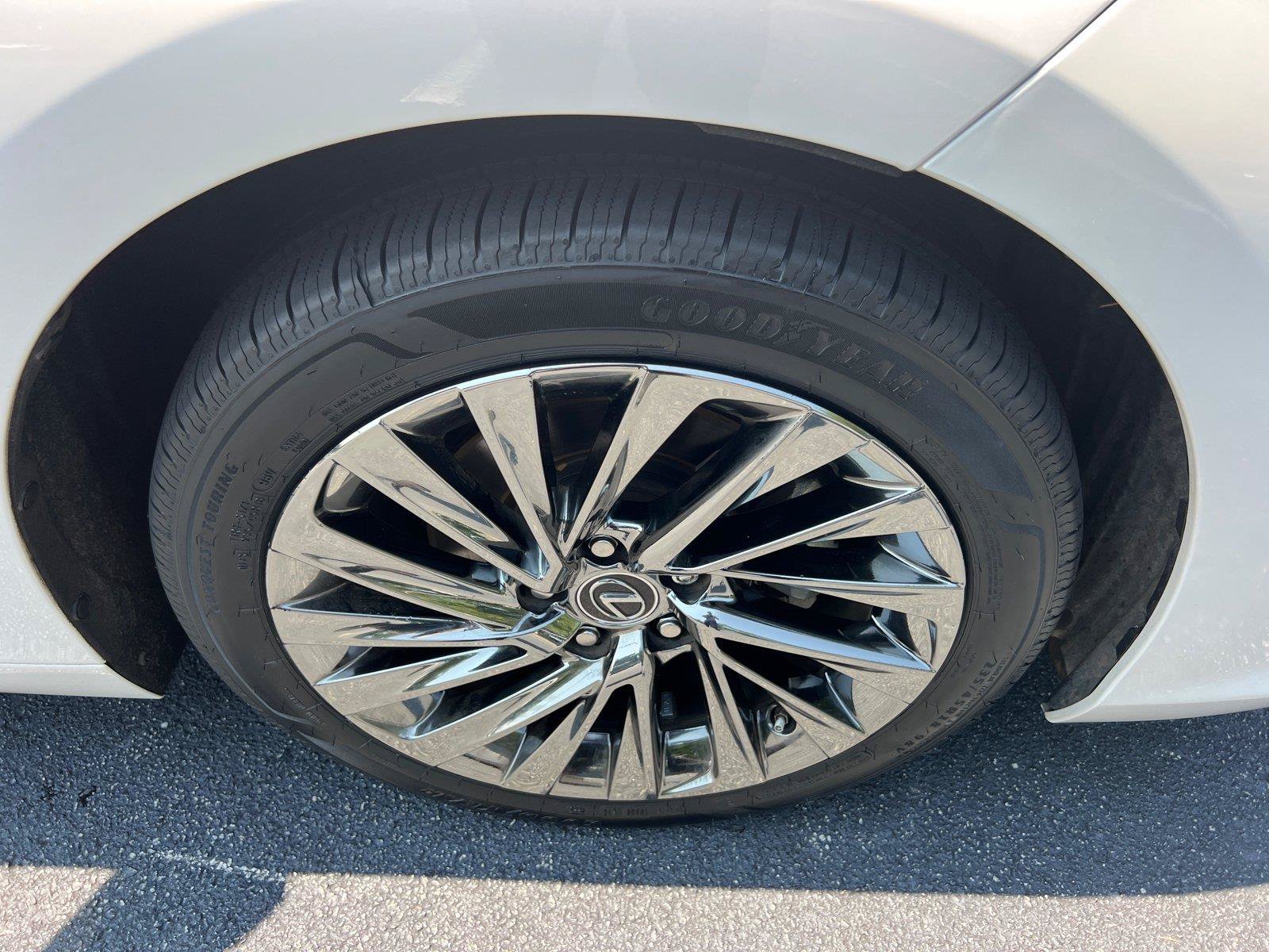Certified 2024 Lexus ES 350 Ultra Luxury w/ Accessory Package (Z2) FWD image 12