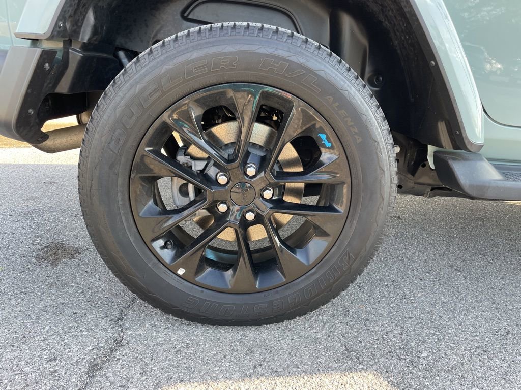 Used 2023 Jeep Wrangler Unlimited Sahara w/ Cold Weather Group AWD/4WD image 18