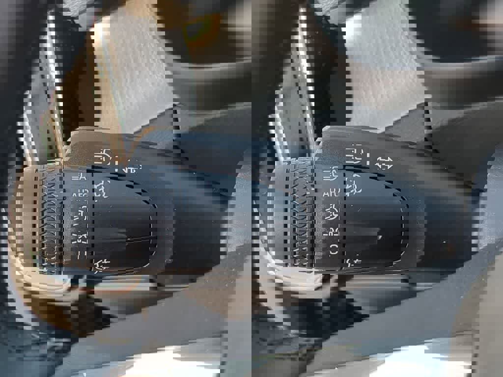 New 2026 Volvo XC40 B5 Core w/ Protection Package Premier image 25