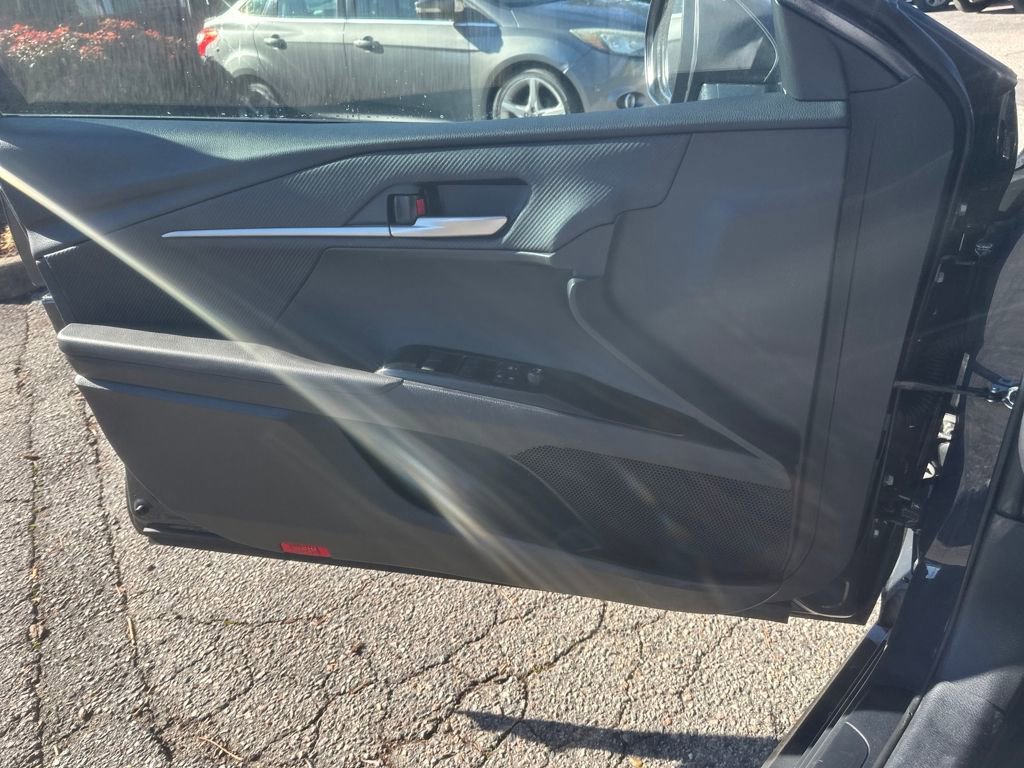 Used 2025 Toyota Camry SE image 8