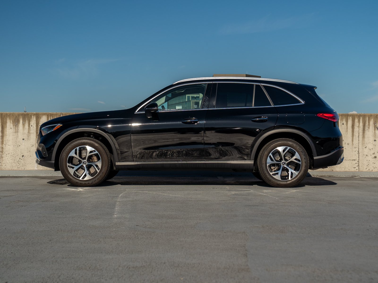 Certified 2025 Mercedes-Benz GLC 350e 4MATIC image 3