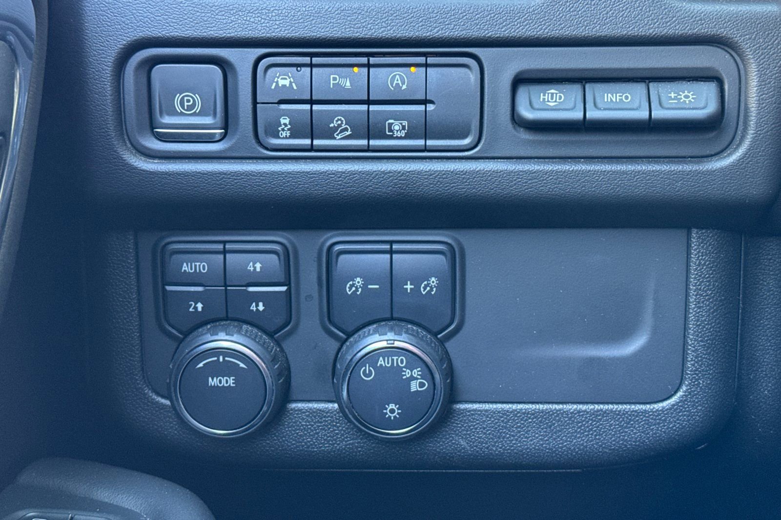 Used 2024 Chevrolet Suburban Premier image 38