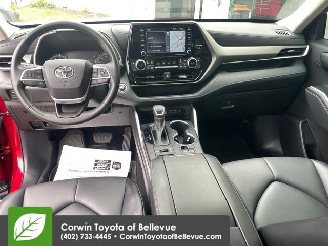 Used 2022 Toyota Highlander XLE AWD/4WD image 24