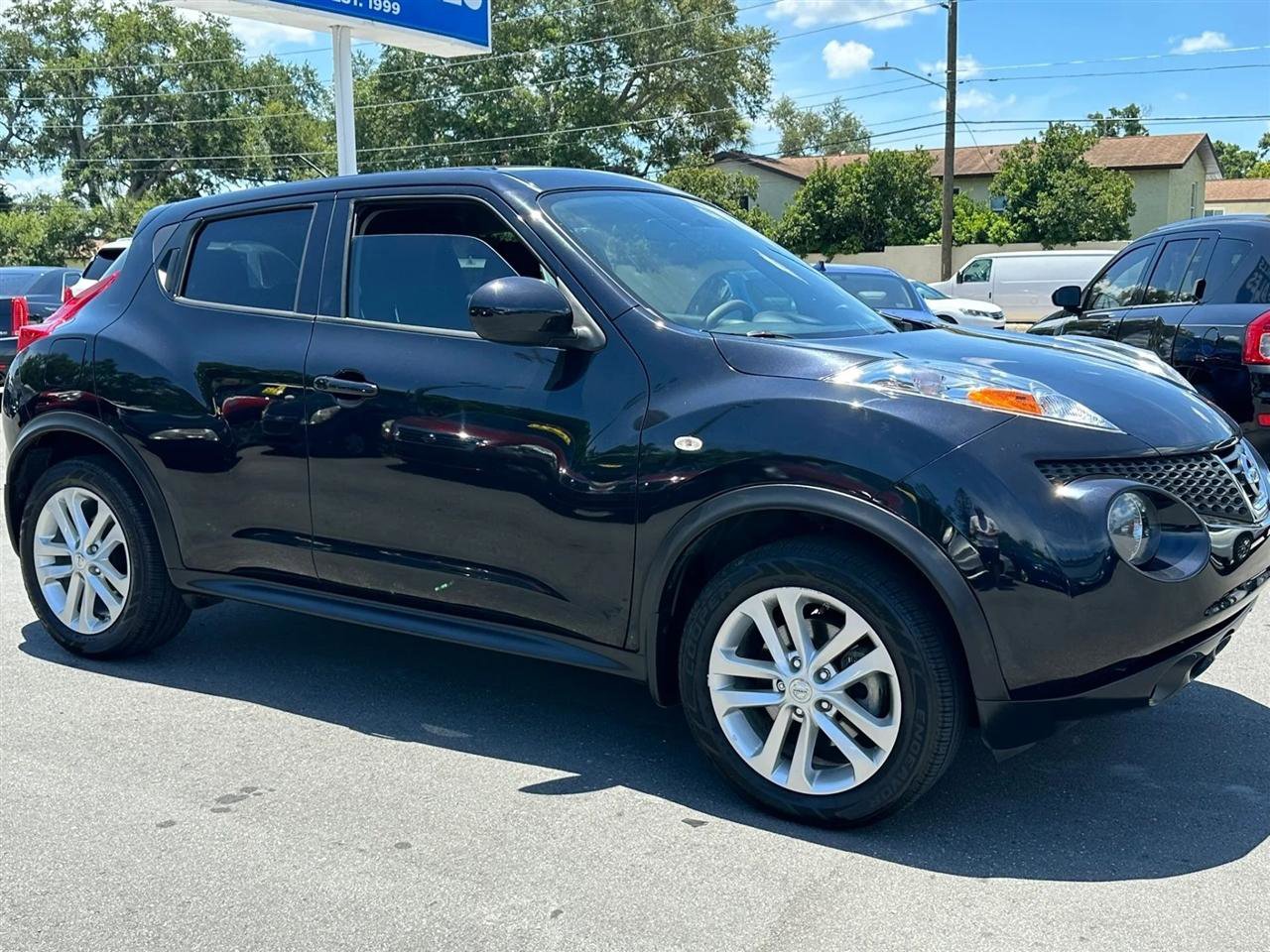 Used 2014 Nissan Juke S FWD image 10