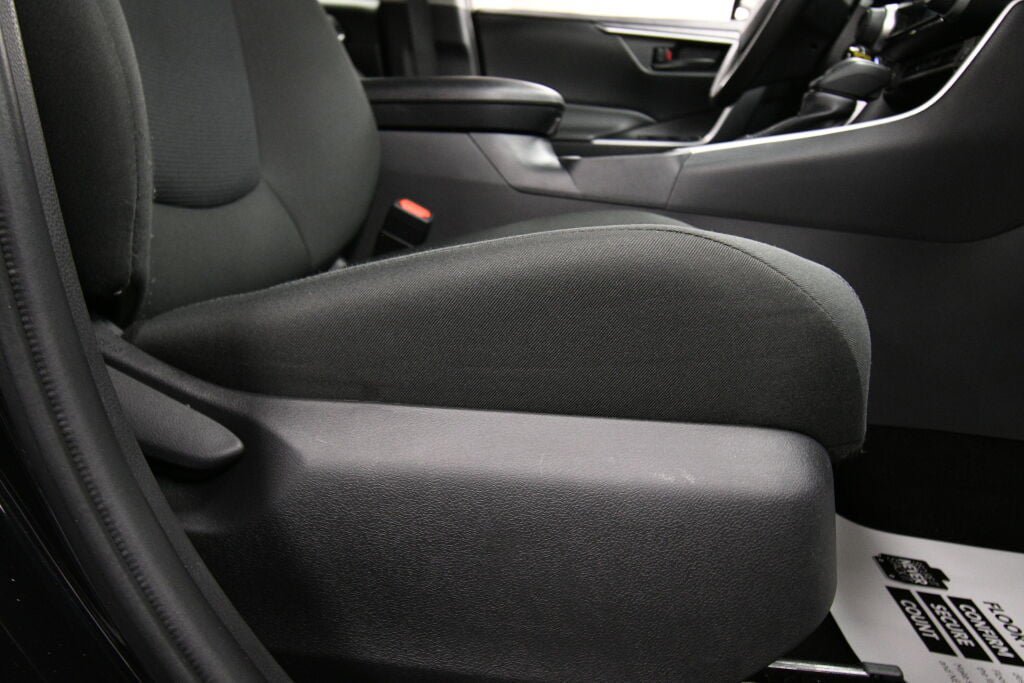 Certified 2025 Toyota RAV4 LE AWD/4WD image 24