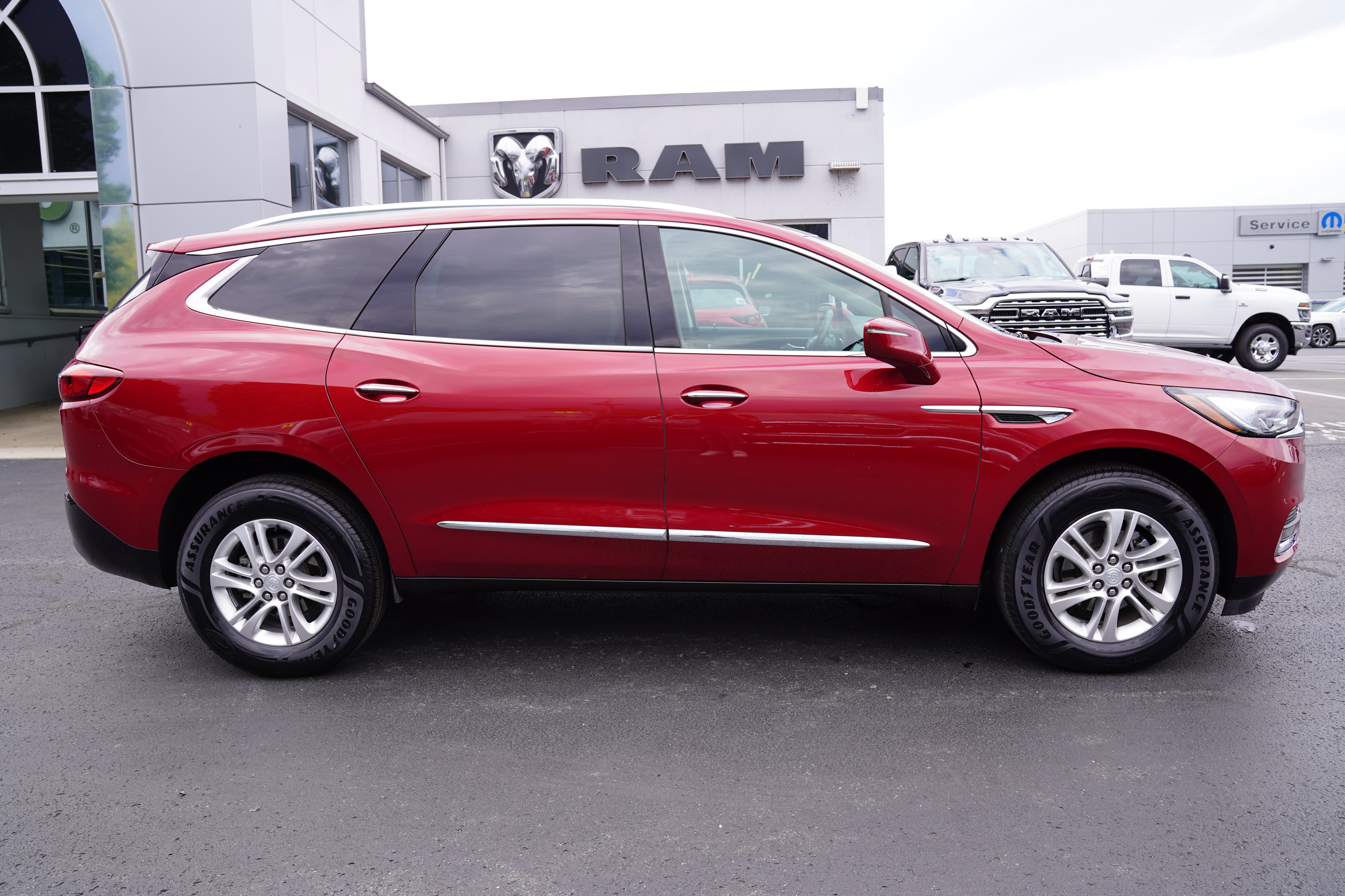 Used 2020 Buick Enclave Premium AWD/4WD image 2