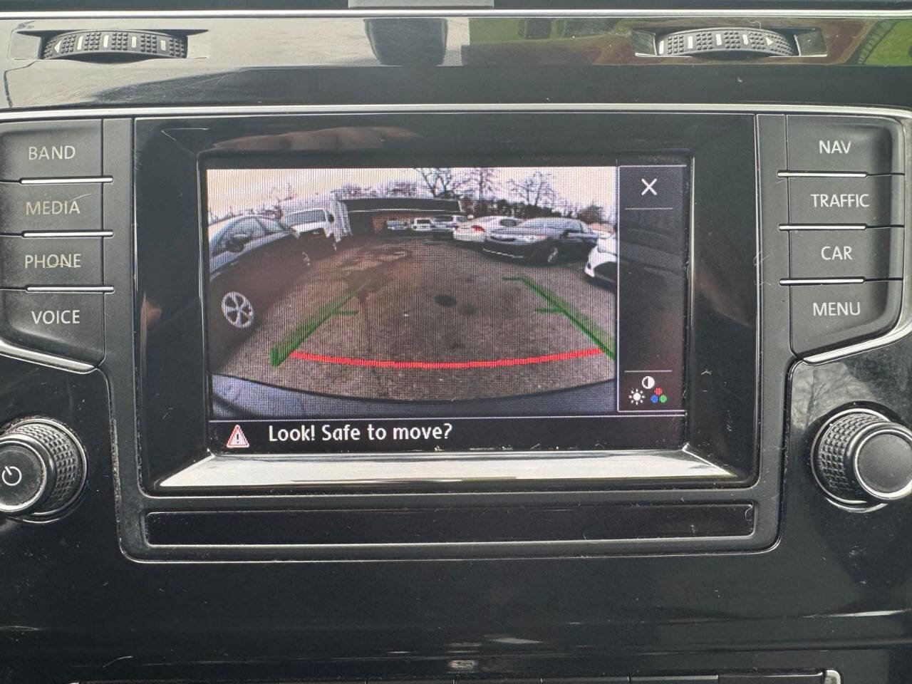 Used 2015 Volkswagen Golf TDI S image 25