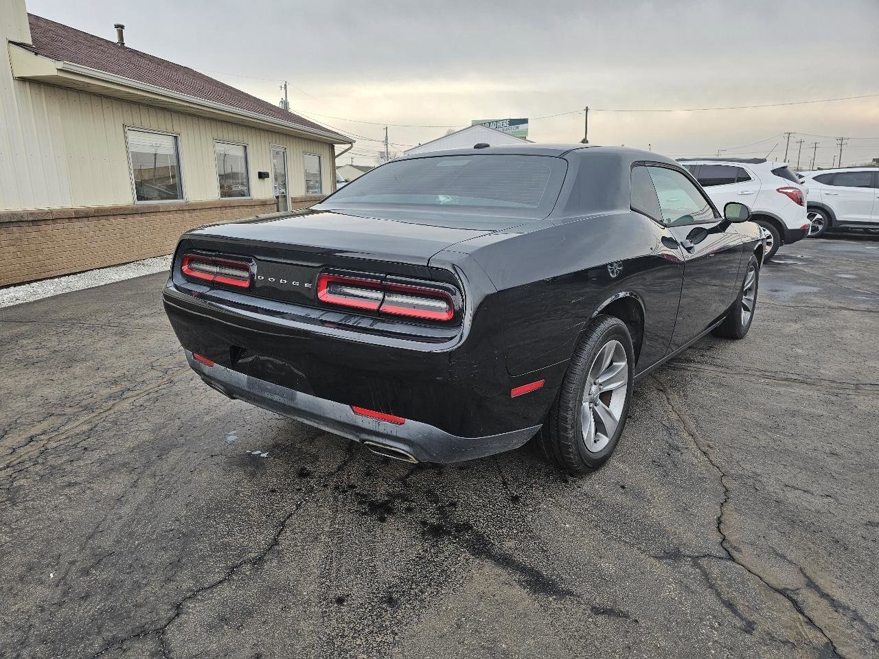 Used 2016 Dodge Challenger SXT RWD image 22