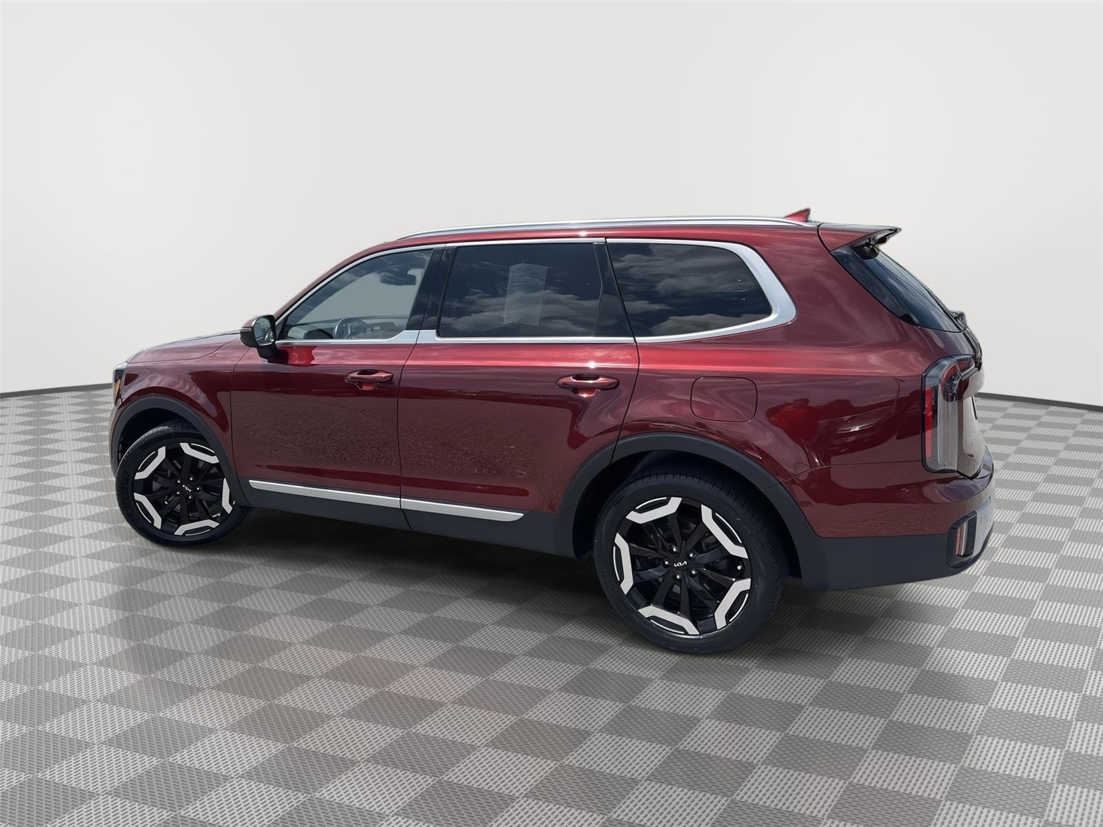 Used 2024 Kia Telluride EX w/ EX Captain's Chair Package image 4