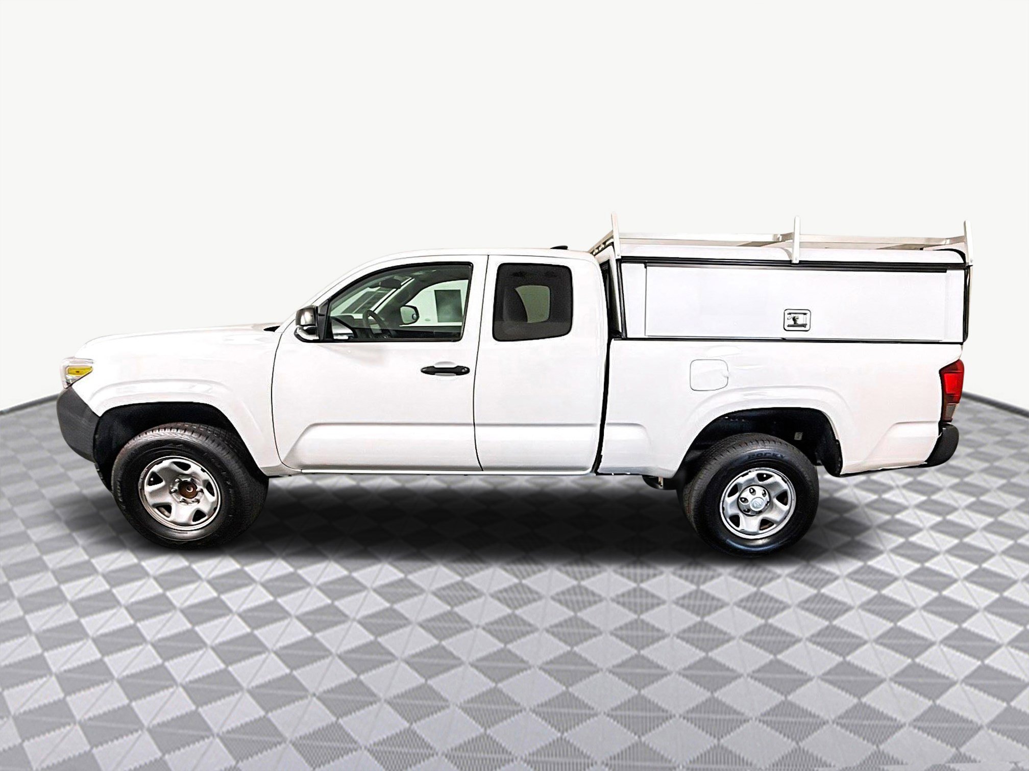 Used 2022 Toyota Tacoma SR image 6