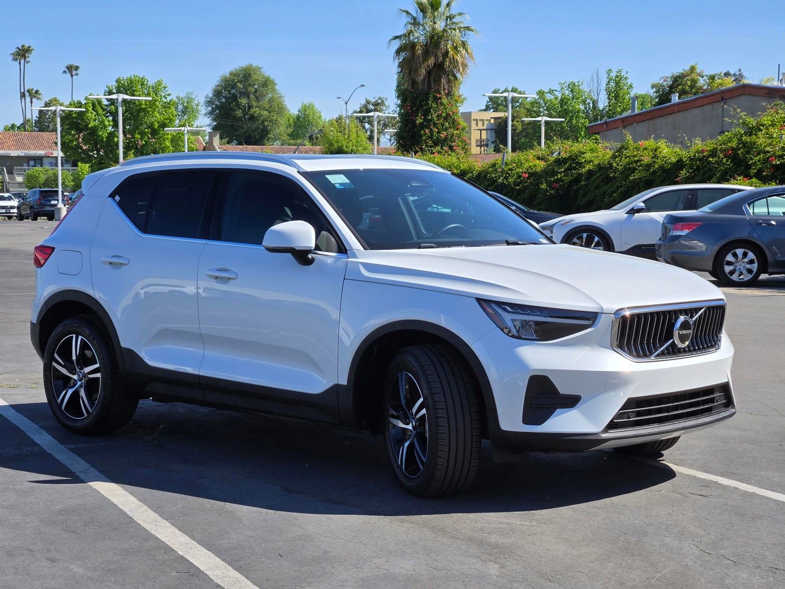 Certified 2025 Volvo XC40 B5 Core image 9