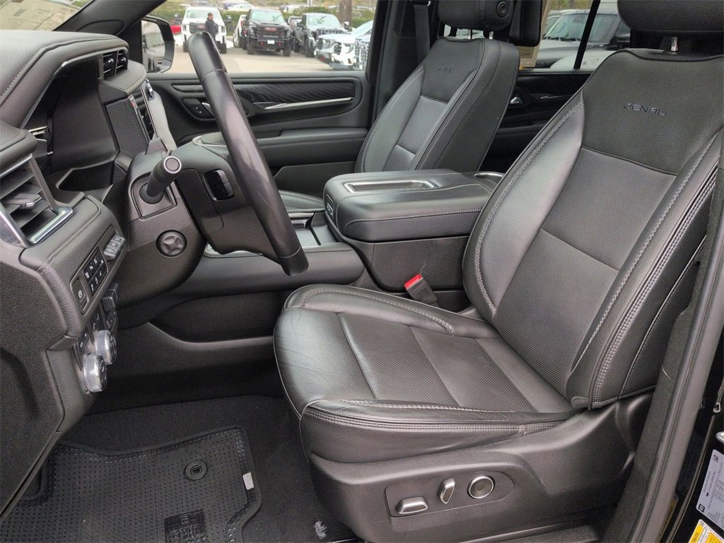Used 2023 GMC Yukon Denali w/ Denali Reserve Package image 20