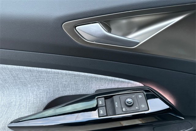 Used 2023 Volkswagen ID.4 Pro image 11