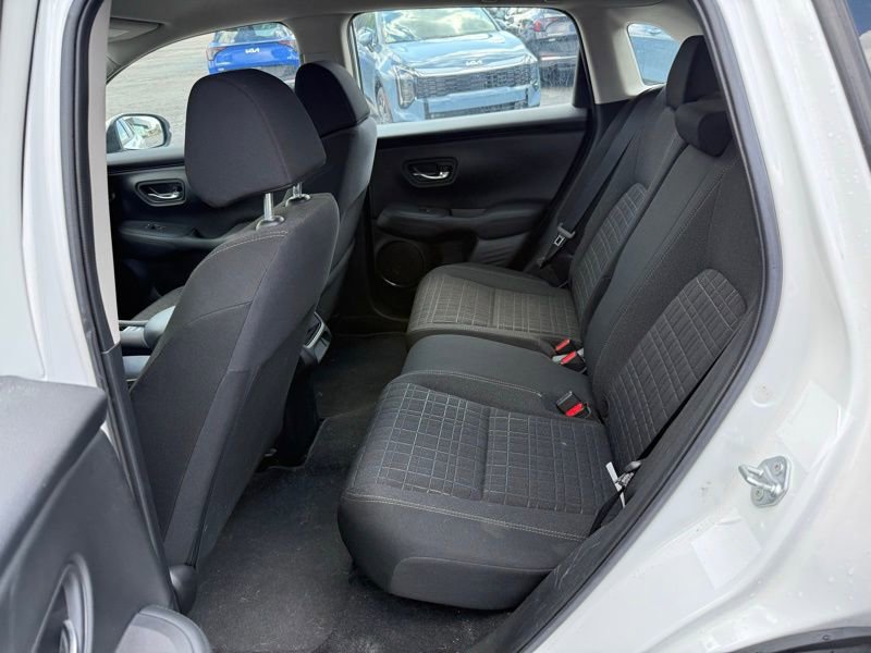 Used 2023 Honda HR-V LX image 9