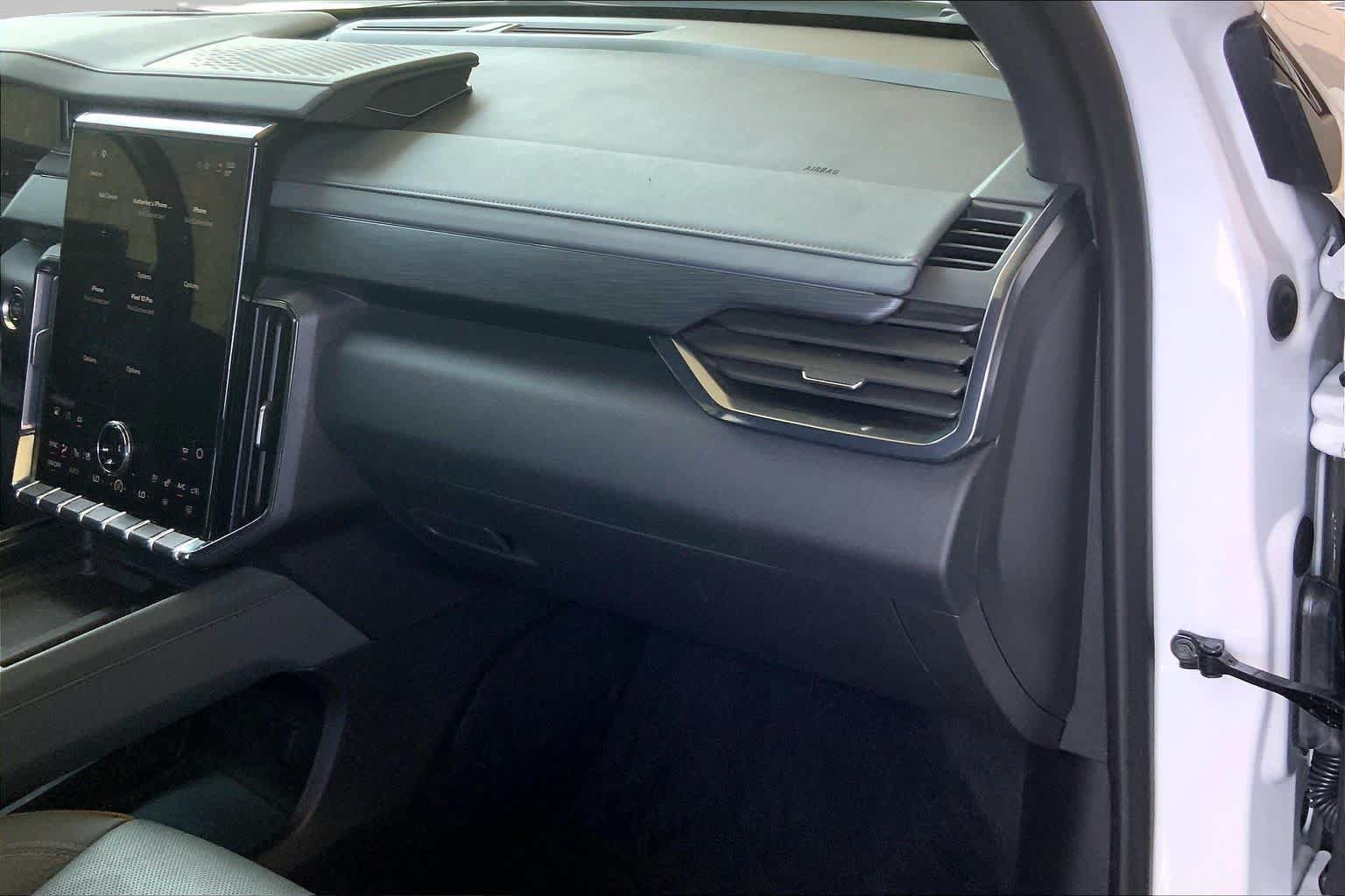 Used 2025 GMC Acadia AT4 w/ Luxury Package AWD/4WD image 19