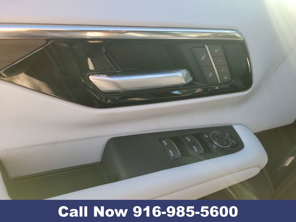 New 2026 Chevrolet Suburban Premier image 28