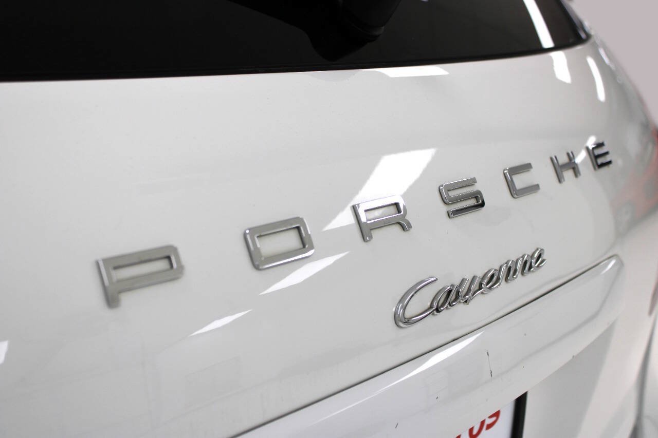Used 2014 Porsche Cayenne Platinum Edition AWD/4WD image 13