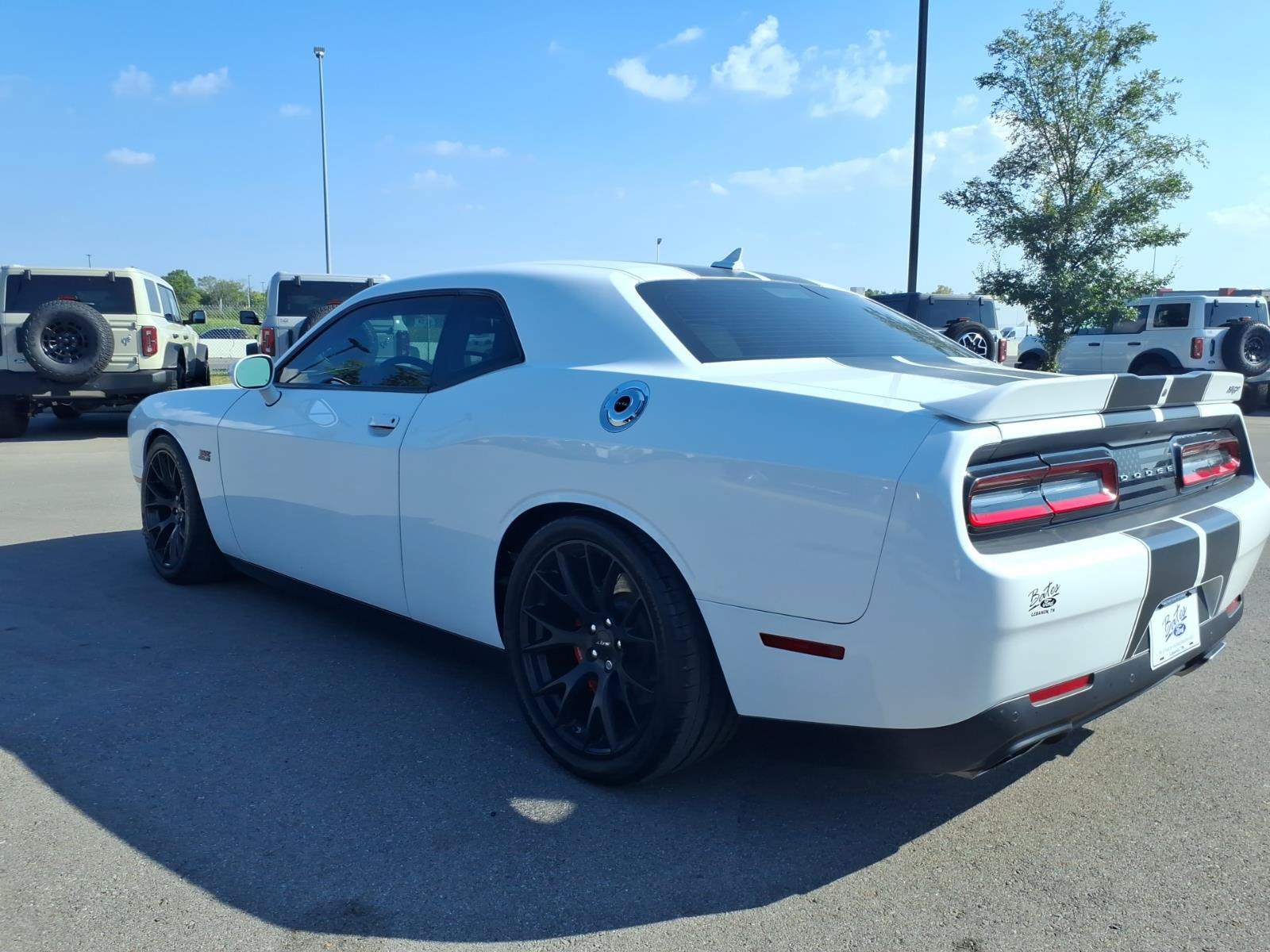 Used 2016 Dodge Challenger SRT w/ Technology Group RWD image 5
