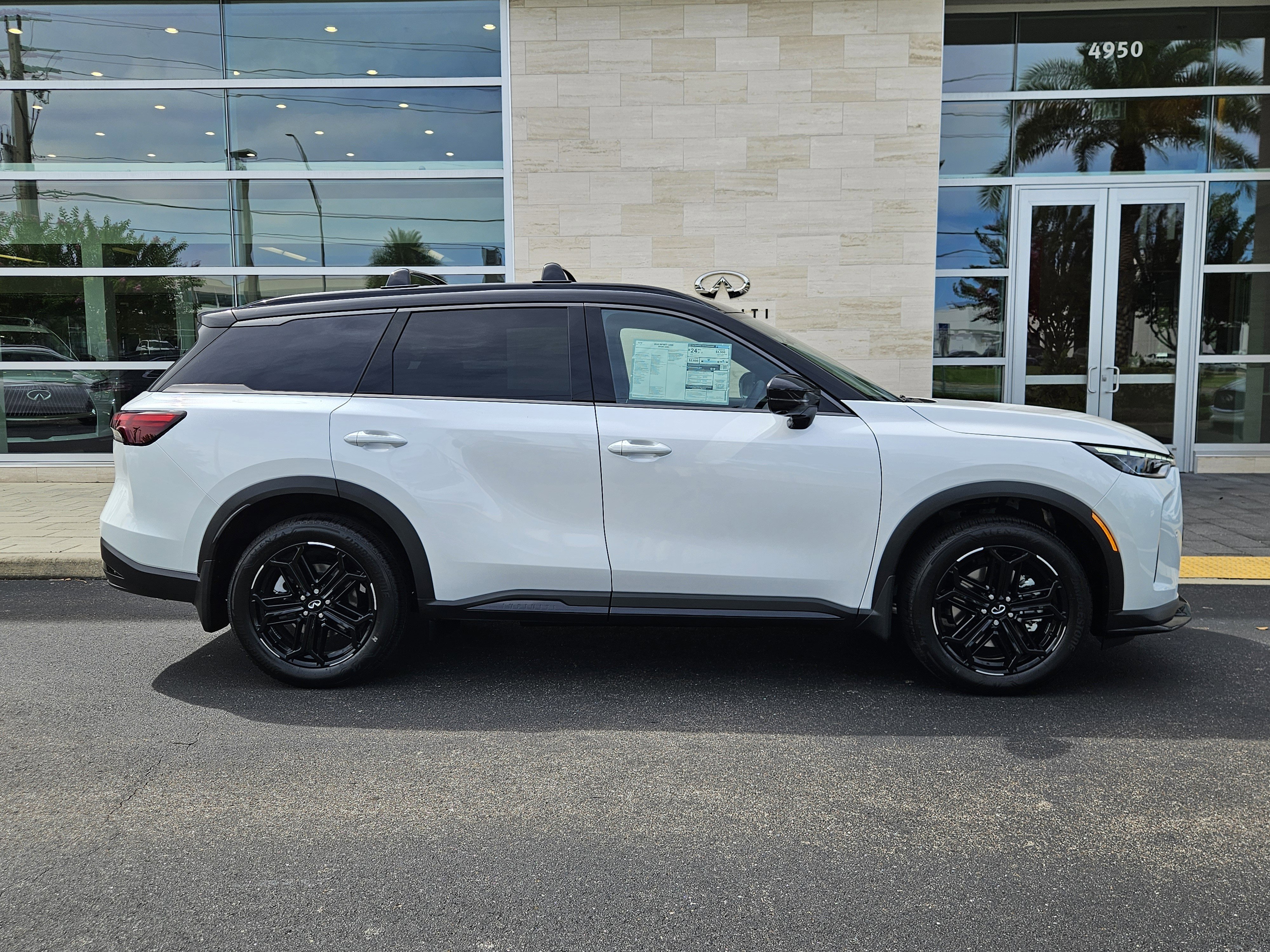 New 2026 INFINITI QX60 Luxe w/ Dark Cargo Package image 7