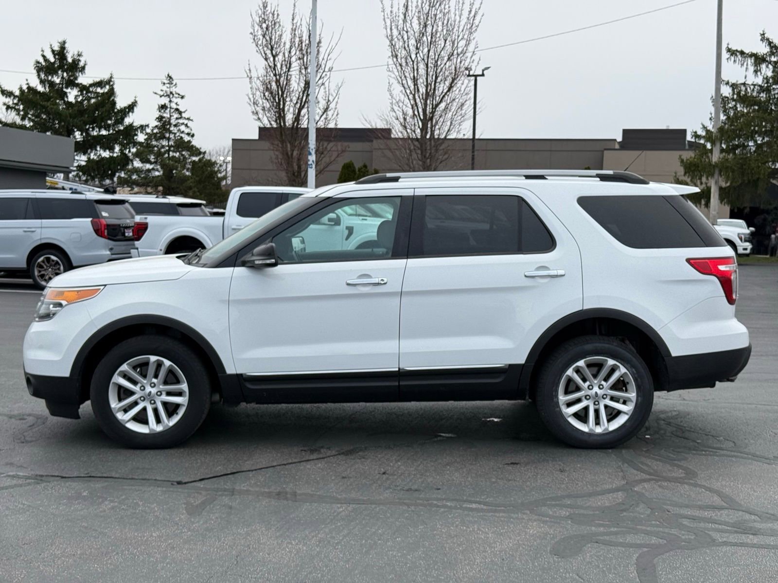Used 2015 Ford Explorer XLT w/ Equipment Group 201B image 6