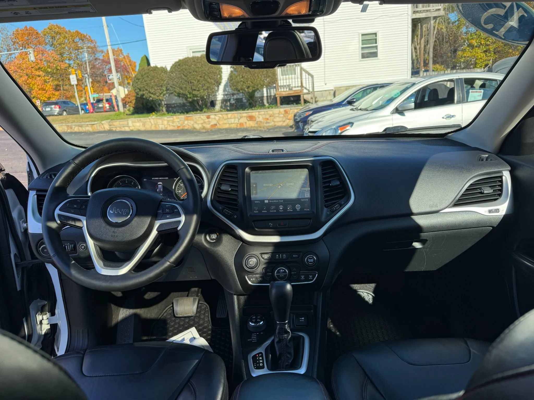 Used 2015 Jeep Cherokee Trailhawk w/ Comfort/Convenience Group AWD/4WD image 25