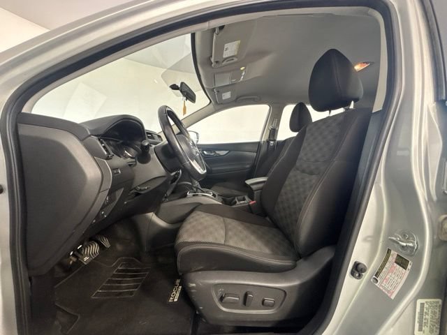 Used 2017 Nissan Rogue Sport SV w/ SV Premium Package AWD/4WD image 2