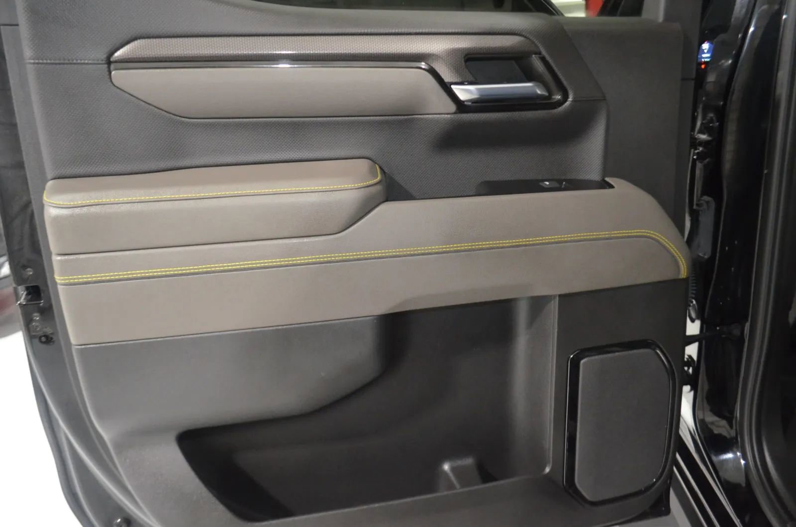 Used 2023 Chevrolet Silverado 1500 ZR2 w/ Technology Package image 29